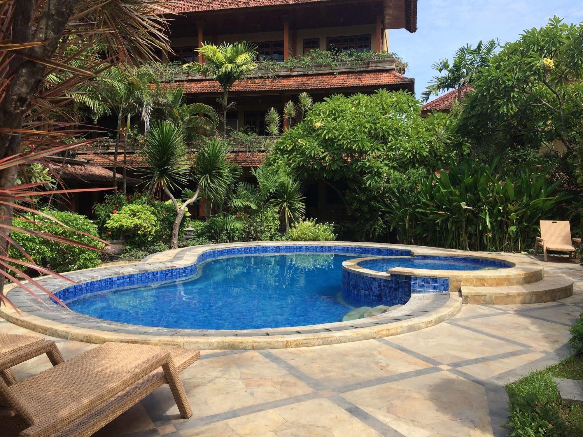 Suka Beach Inn Kuta  Exterior photo